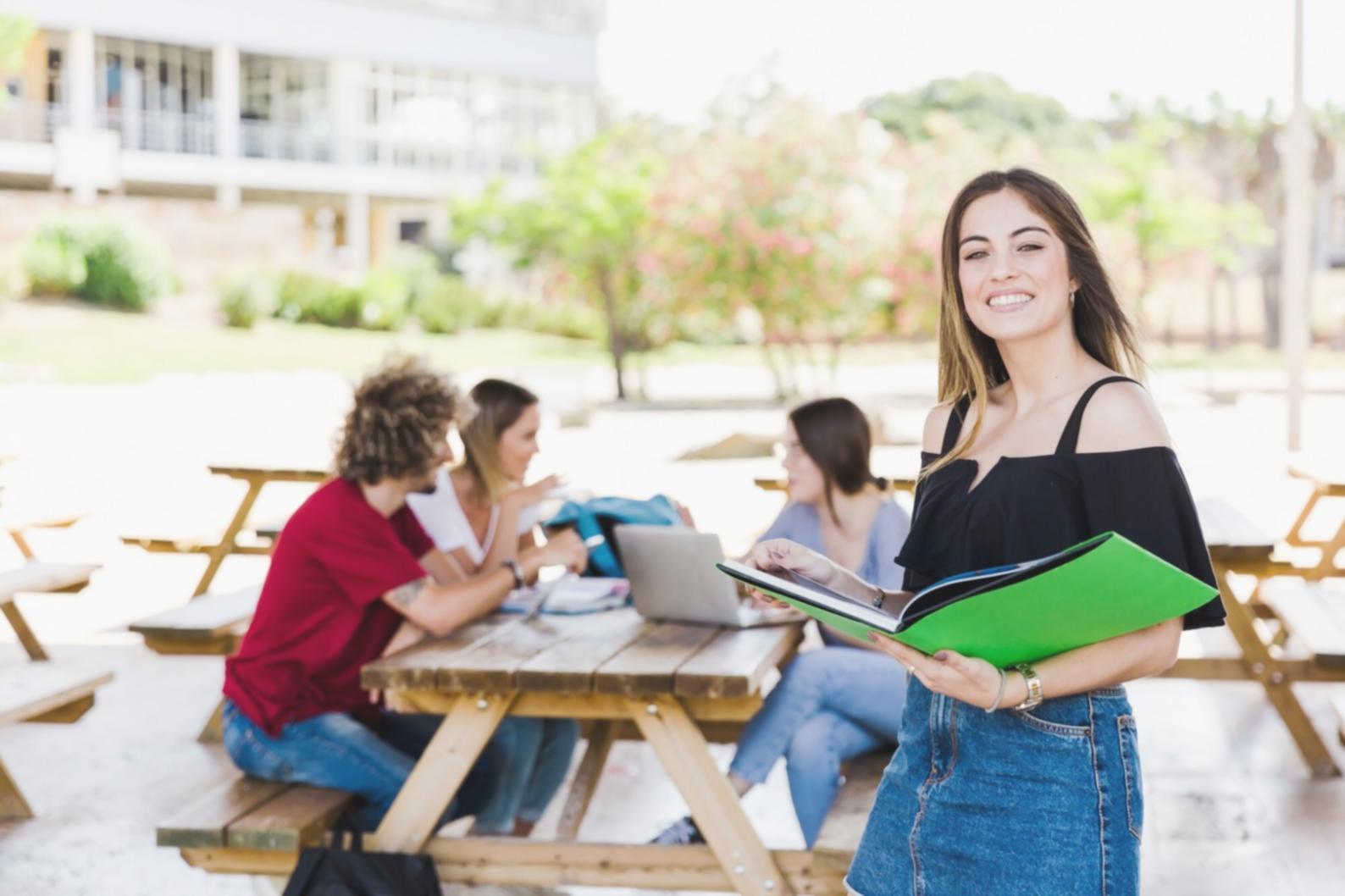 Equipo de loroserinolvia analizando estrategias de diversificación